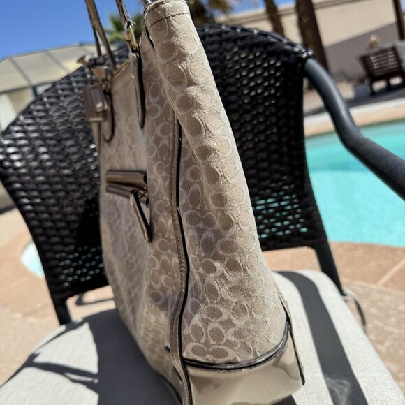 Coach Signature Beige Canvas & Leather Tote‎ Bag With Purple Lining - Picture 14 of 16